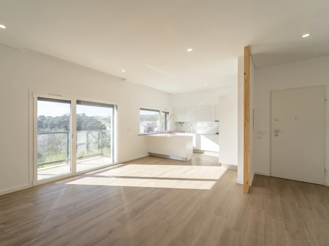 Apartamento T2 para Arrendamento em Pontinha e Famões Foto 9