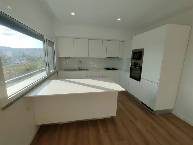 Apartamento T2 para Arrendamento em Pontinha e Famões Foto 13