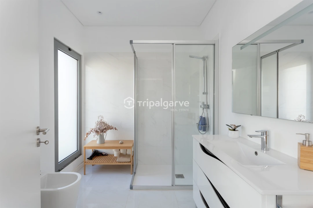 Moradia T3 para Venda em Guia Foto 26