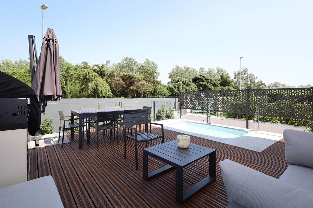 Moradia T5 para Venda em Oeiras e São Julião da Barra, Paço de Arcos e Caxias Foto 12