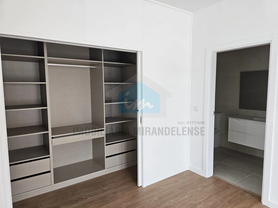 Moradia T4 para Venda em Mirandela Foto 11