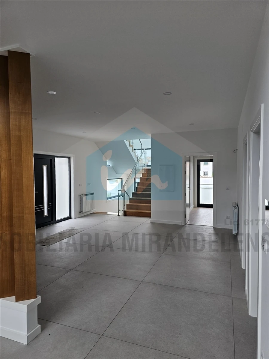 Moradia T4 para Venda em Mirandela Foto 2