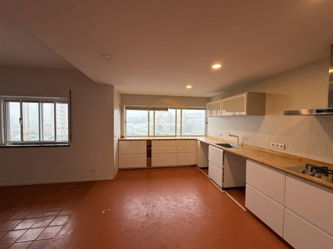Apartamento T4 para Venda em Tavarede Foto 5