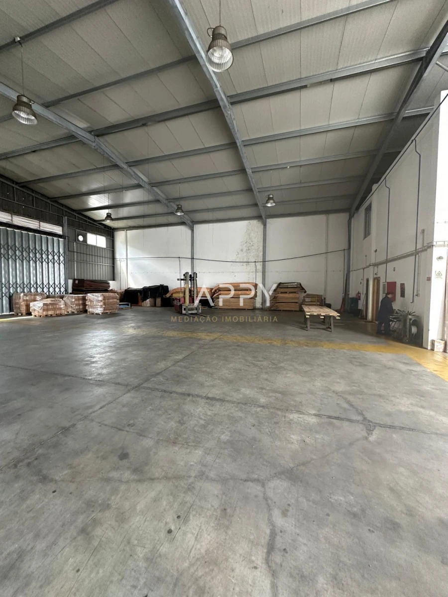 Armazém para Arrendamento em Lordelo Foto 2