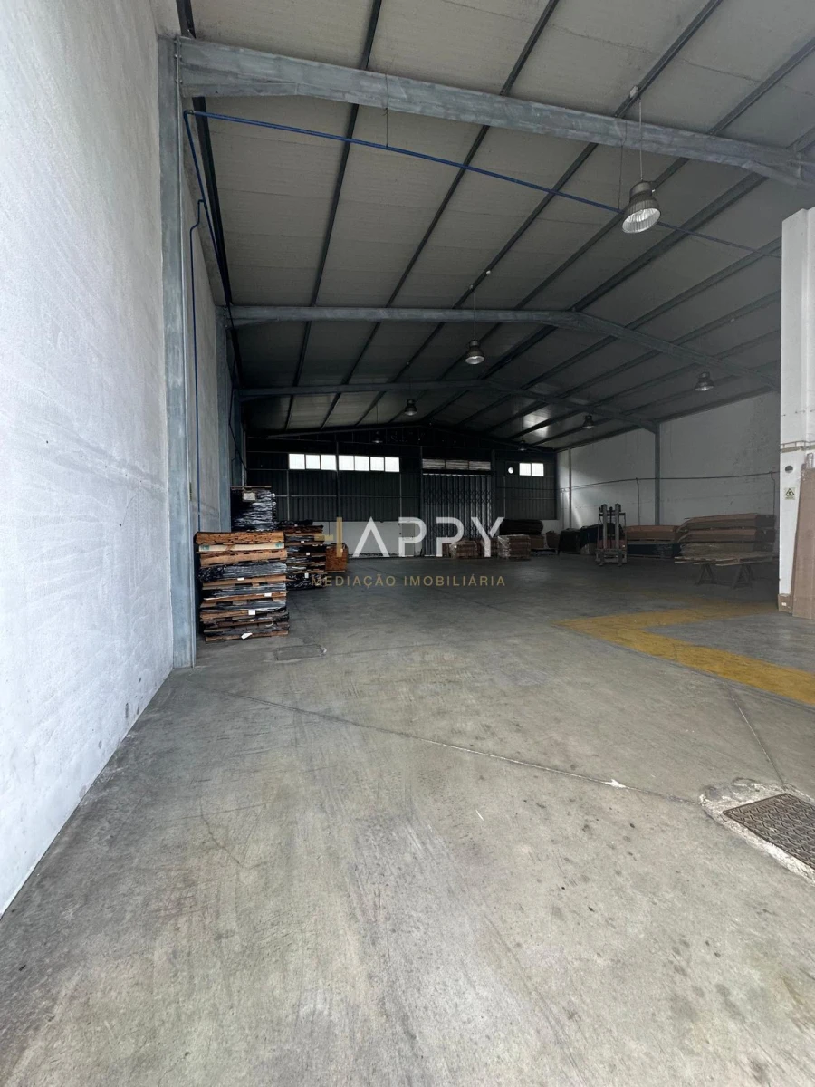 Armazém para Arrendamento em Lordelo Foto 5