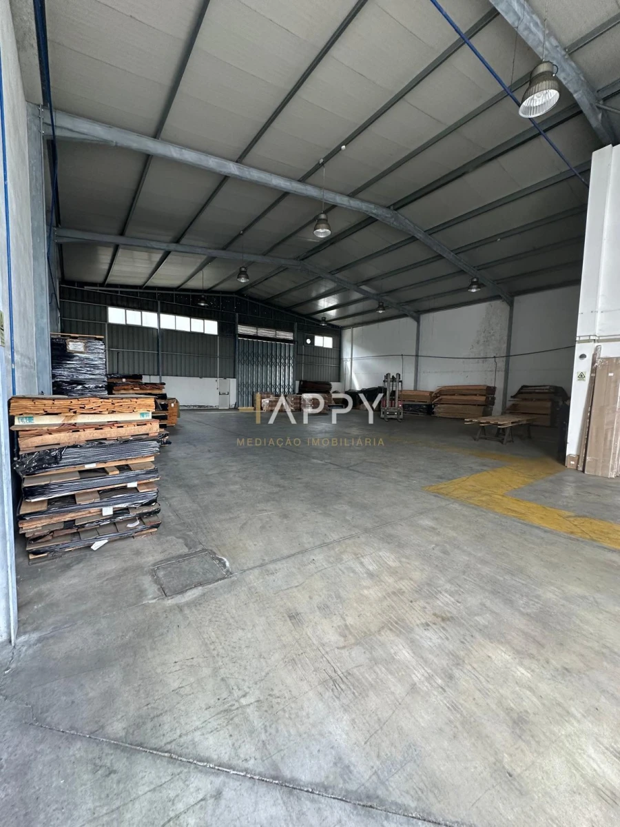 Armazém para Arrendamento em Lordelo Foto 4