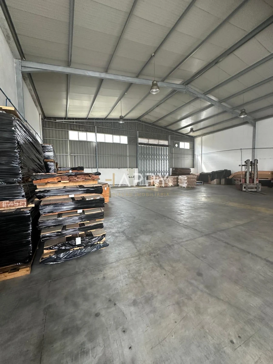 Armazém para Arrendamento em Lordelo Foto 3