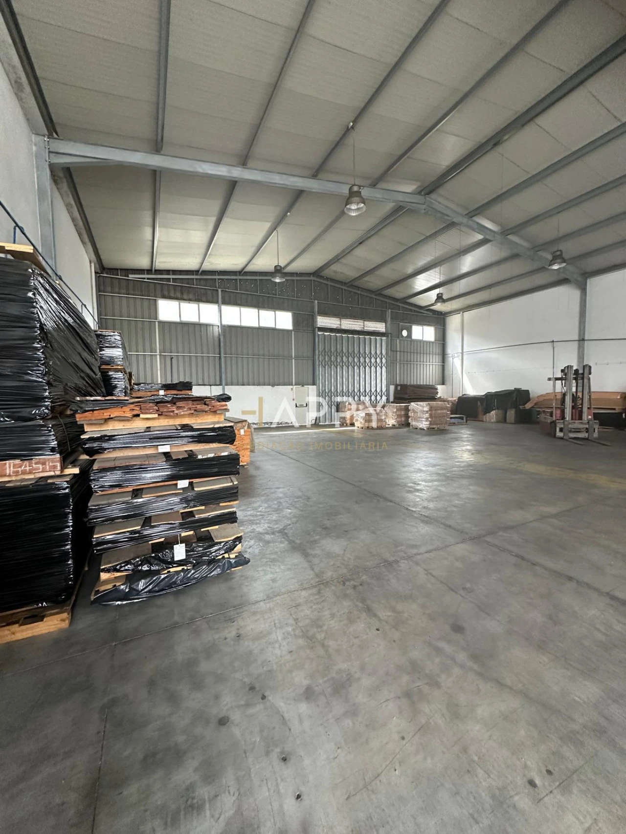 Armazém para Arrendamento em Lordelo Foto 3