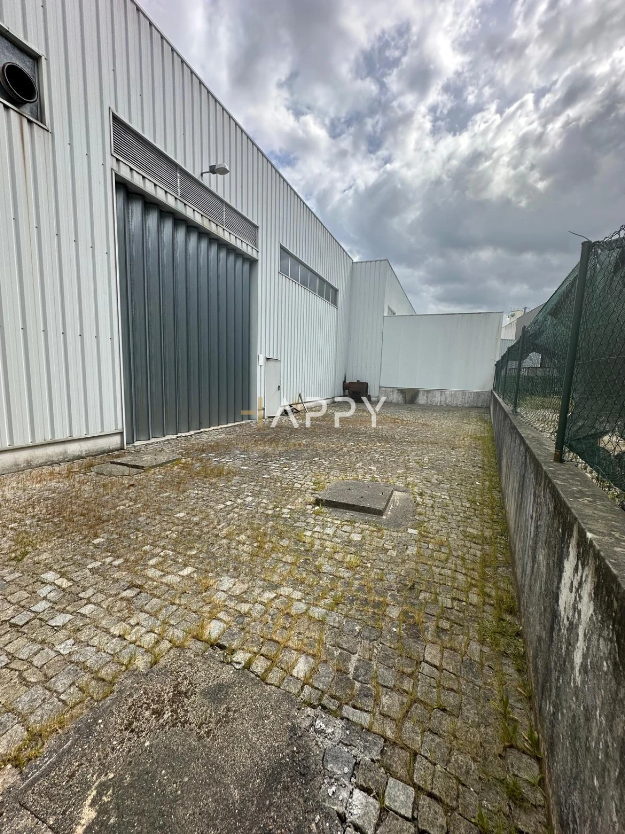 Armazém para Arrendamento em Lordelo Foto 1