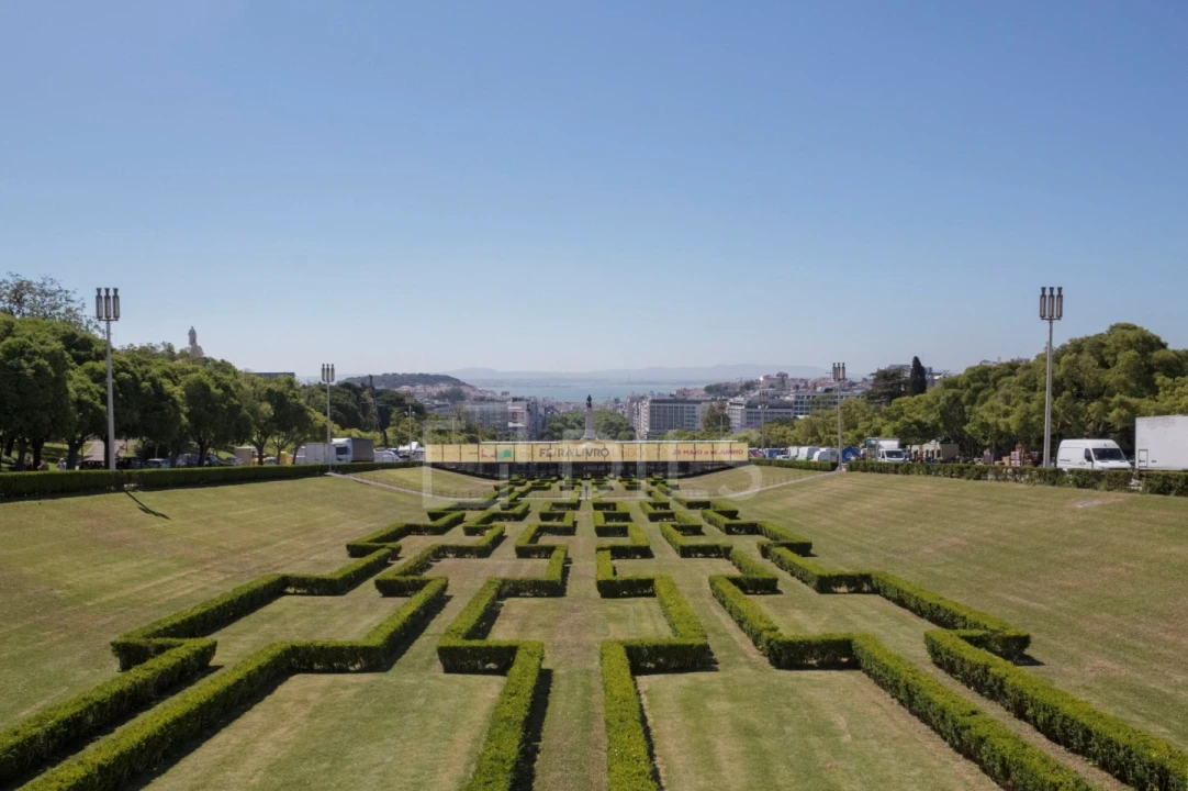 Apartamento T4 para Arrendamento em Avenidas Novas Foto 15