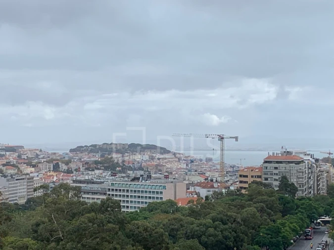 Apartamento T4 para Arrendamento em Avenidas Novas Foto 5