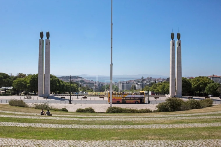 Apartamento T4 para Arrendamento em Avenidas Novas Foto 12