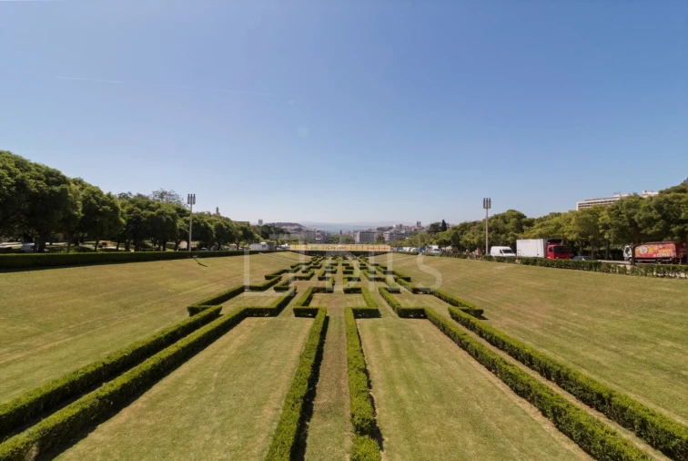 Apartamento T4 para Arrendamento em Avenidas Novas Foto 16