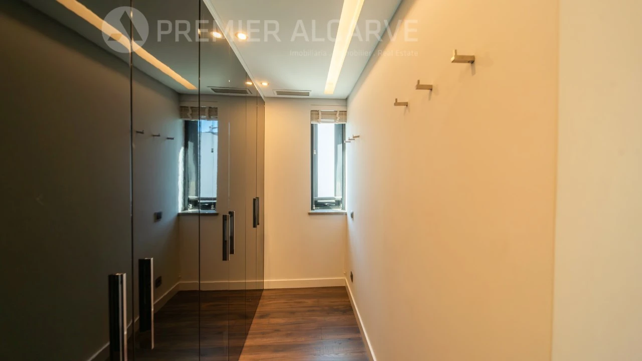 Moradia T4 para Venda em Quelfes Foto 21