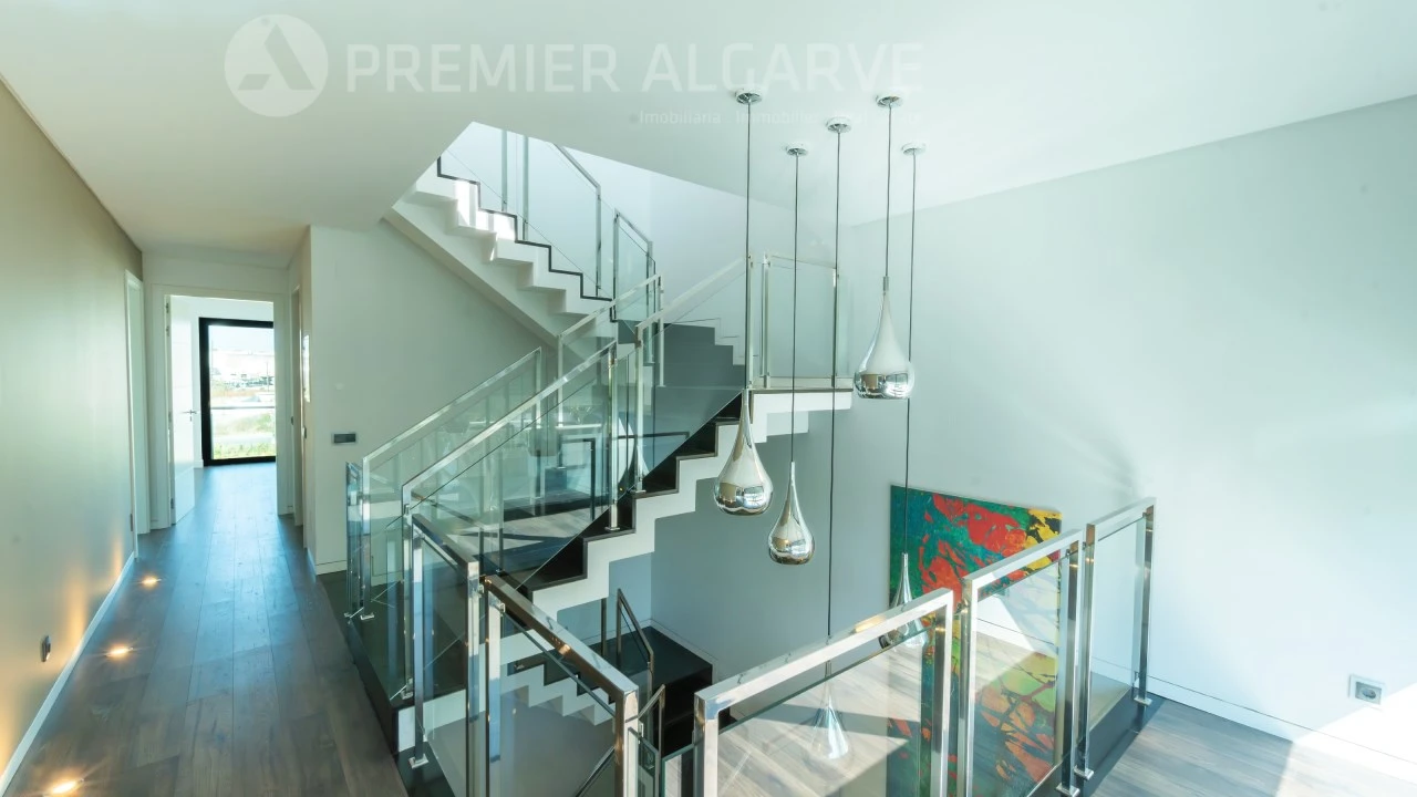 Moradia T4 para Venda em Quelfes Foto 7