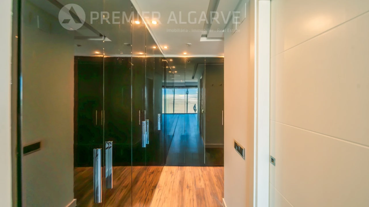 Moradia T4 para Venda em Quelfes Foto 15