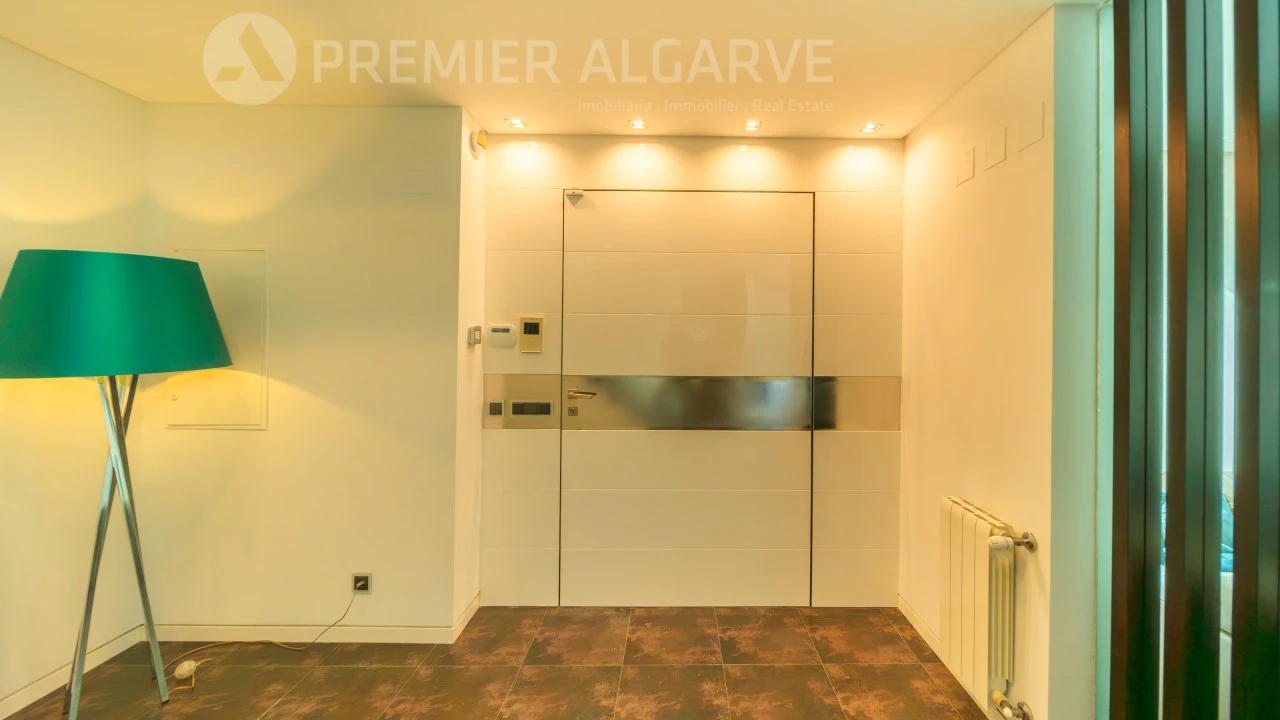 Moradia T4 para Venda em Quelfes Foto 28