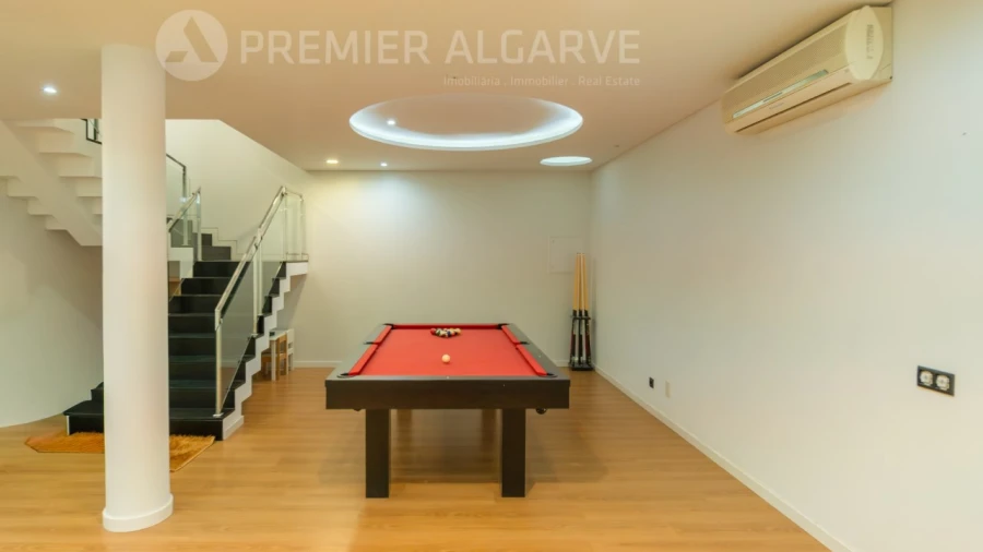 Moradia T4 para Venda em Quelfes Foto 18