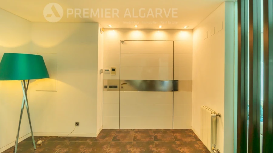 Moradia T4 para Venda em Quelfes Foto 29