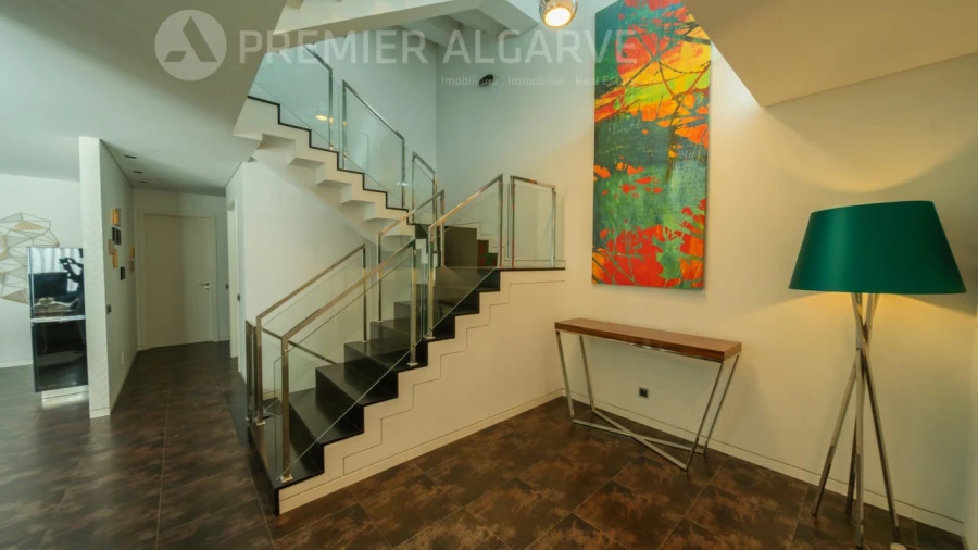 Moradia T4 para Venda em Quelfes Foto 7