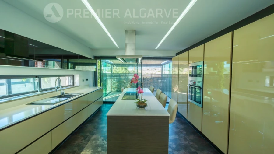 Moradia T4 para Venda em Quelfes Foto 5