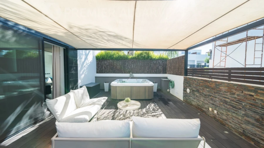 Moradia T4 para Venda em Quelfes Foto 32