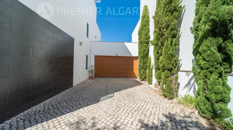 Moradia T4 para Venda em Quelfes Foto 33