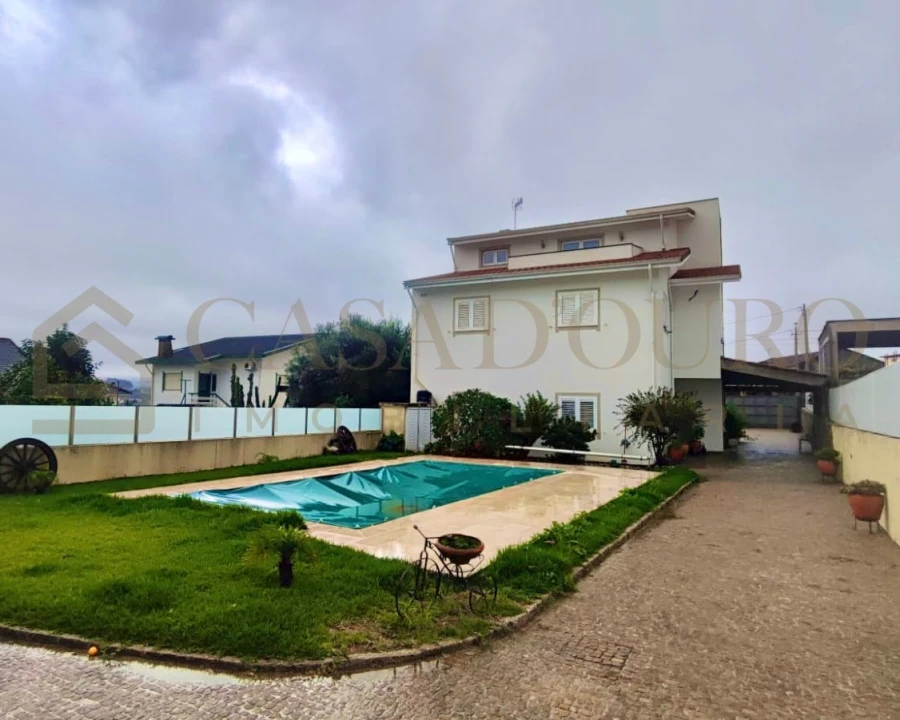 Moradia T5 para Venda em Sanguedo Foto 1