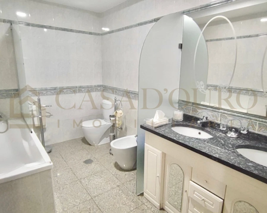 Moradia T5 para Venda em Sanguedo Foto 12