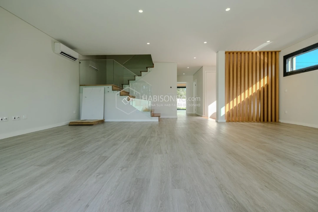 Moradia T4 para Venda em Anta e Guetim Foto 2