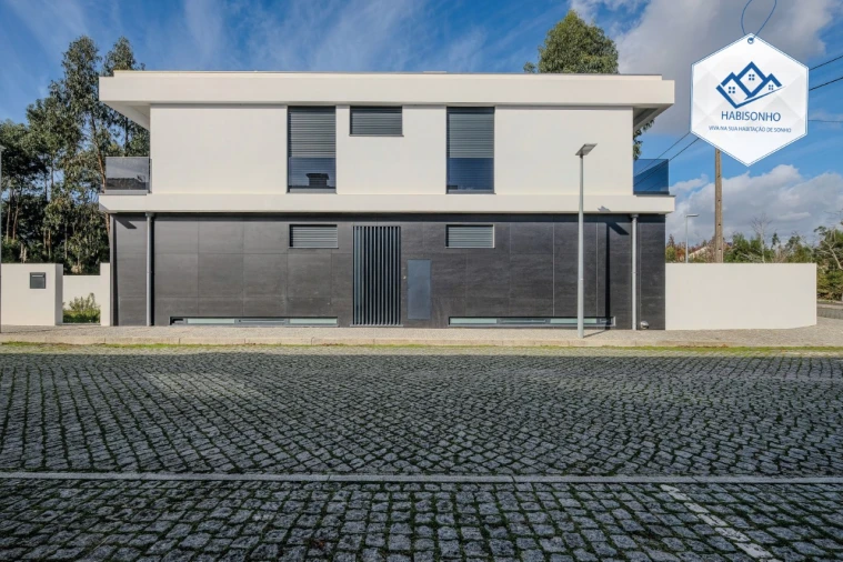 Moradia T4 para Venda em Anta e Guetim Foto 1