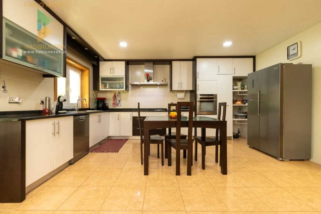 Moradia T4 para Venda em Fornelos e Queijada Foto 15