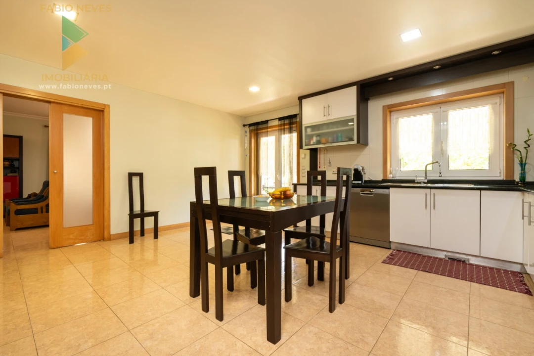 Moradia T4 para Venda em Fornelos e Queijada Foto 18