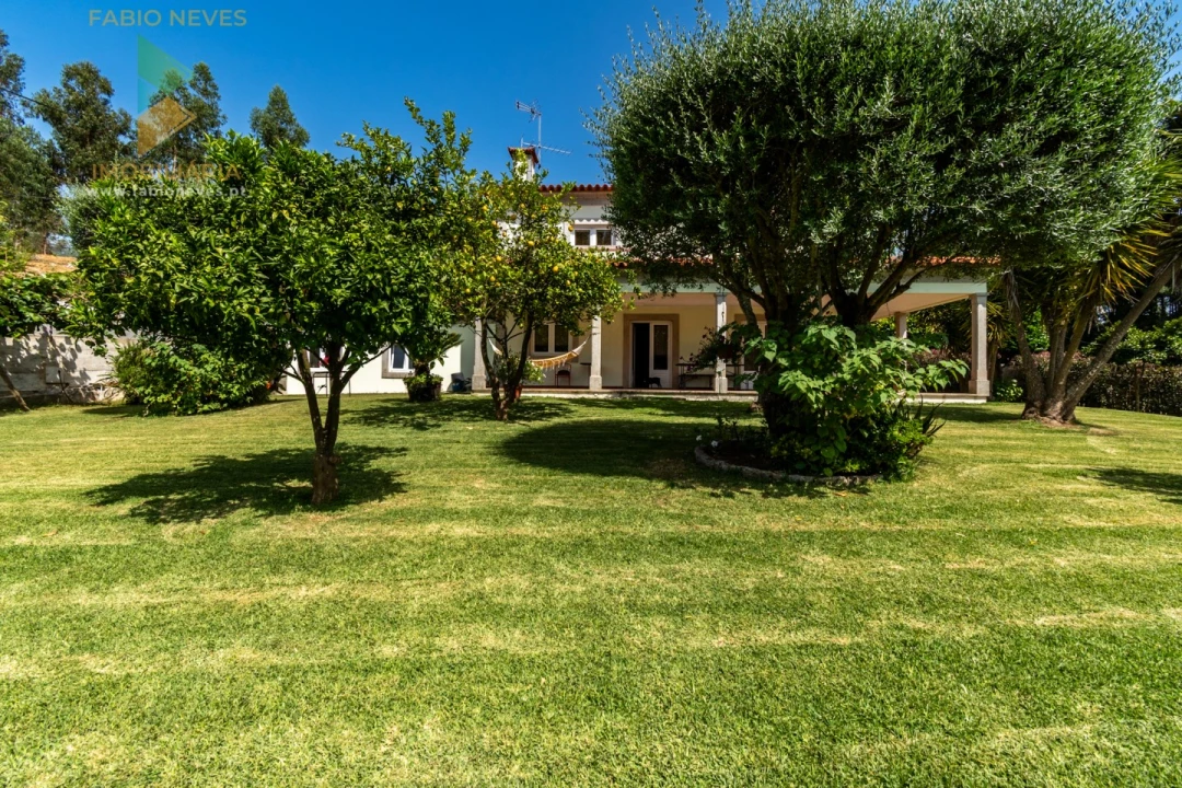 Moradia T4 para Venda em Fornelos e Queijada Foto 2