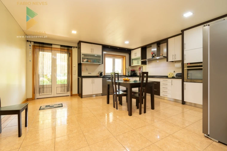 Moradia T4 para Venda em Fornelos e Queijada Foto 17