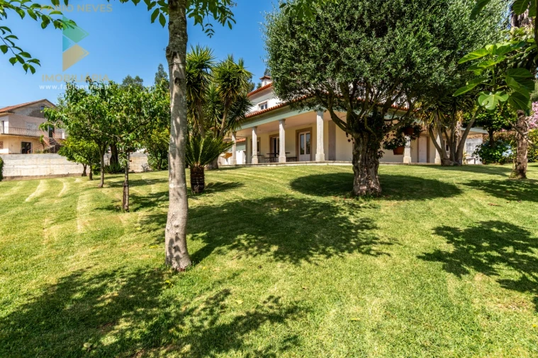 Moradia T4 para Venda em Fornelos e Queijada Foto 1