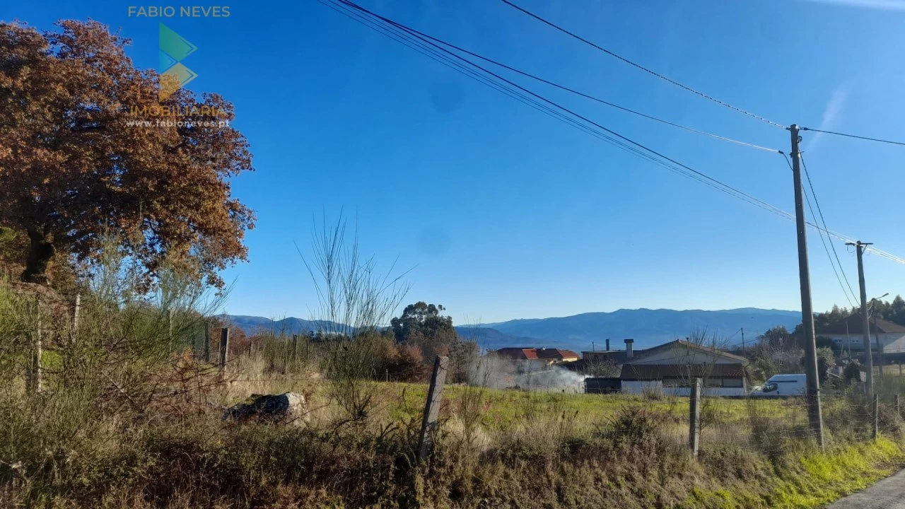 Terreno para Venda em Refoios do Lima Foto 2