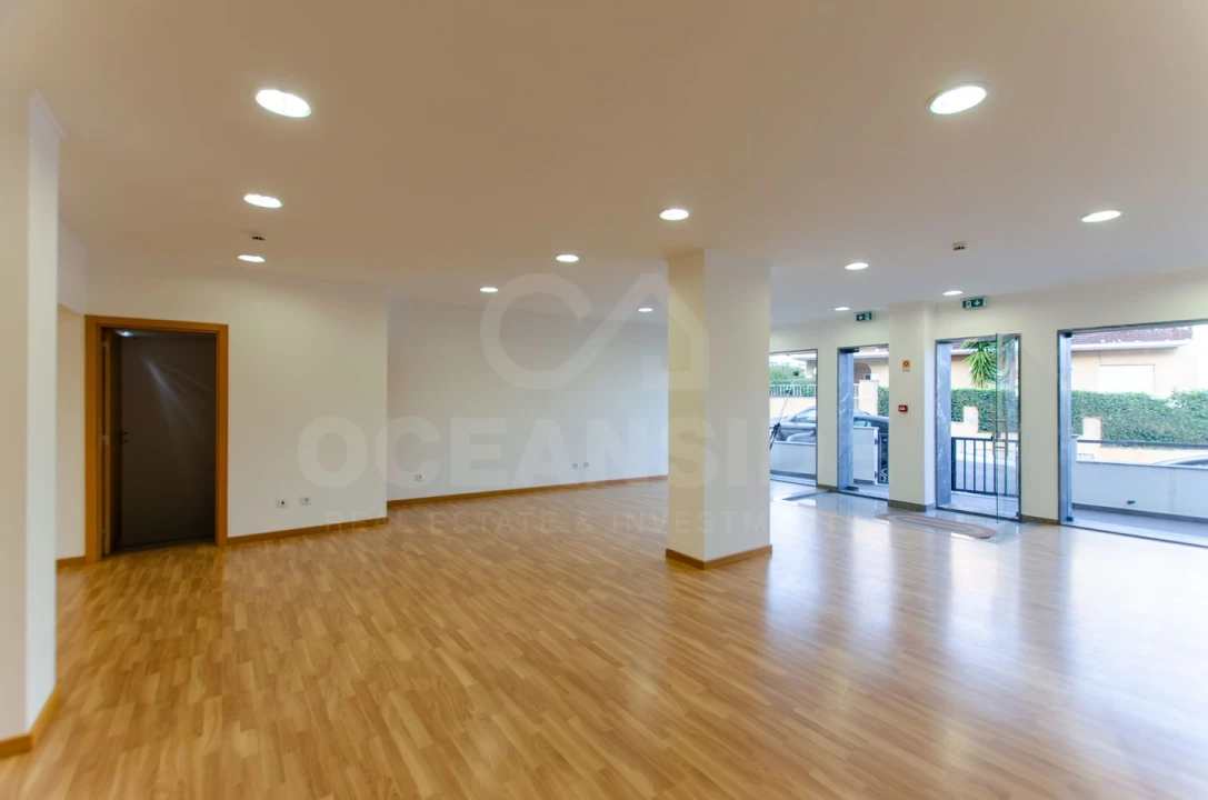 Loja para Arrendamento em São Domingos de Rana Foto 8