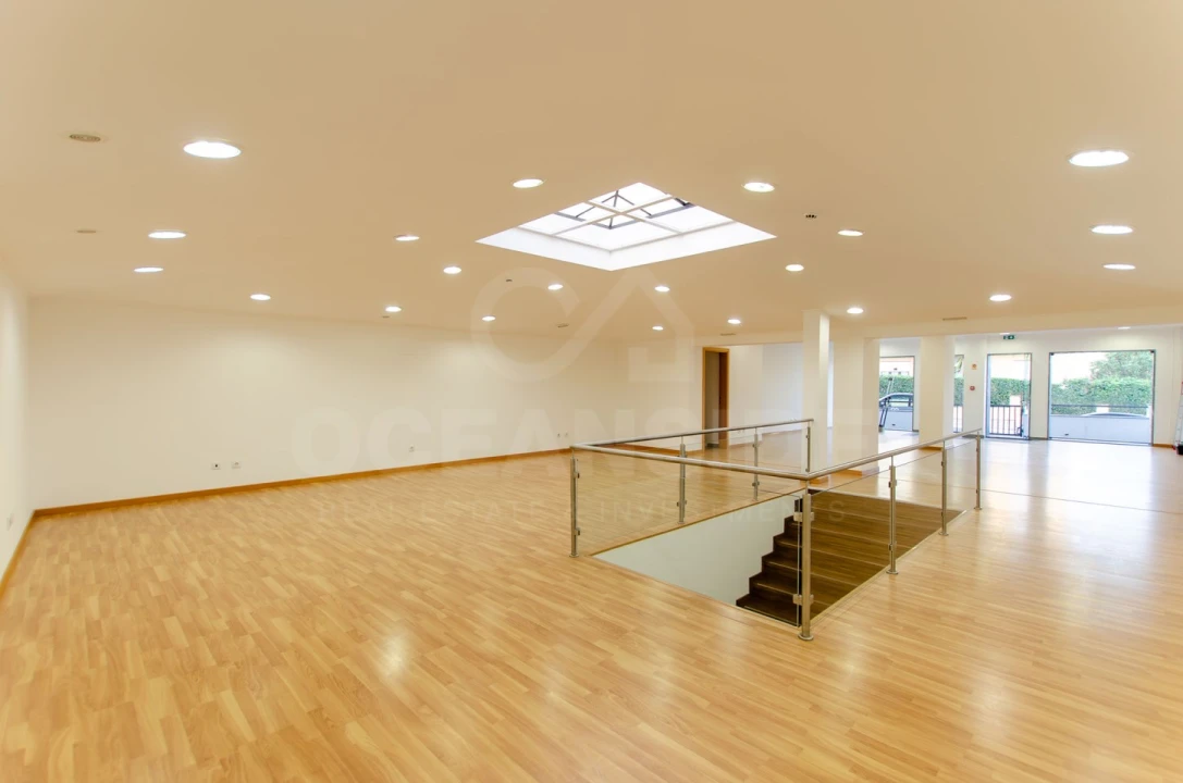 Loja para Arrendamento em São Domingos de Rana Foto 1