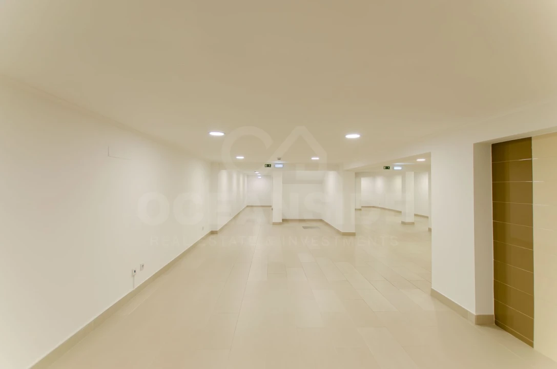 Loja para Arrendamento em São Domingos de Rana Foto 14