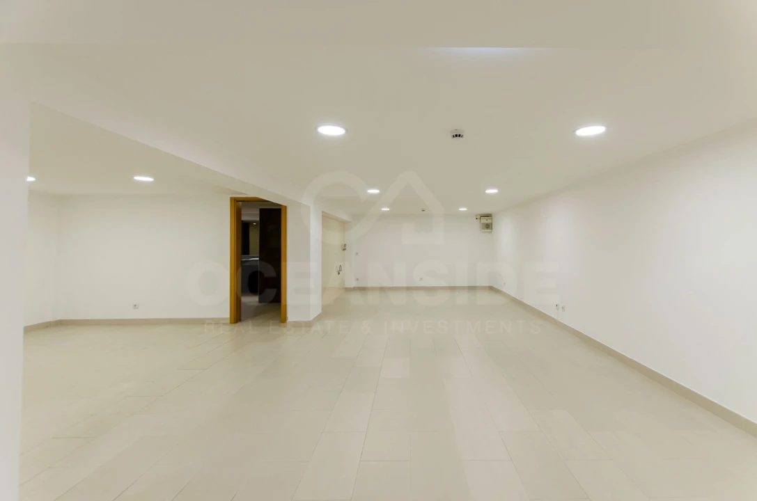 Loja para Arrendamento em São Domingos de Rana Foto 15