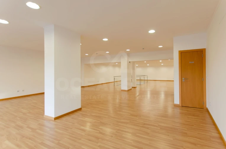 Loja para Arrendamento em São Domingos de Rana Foto 5