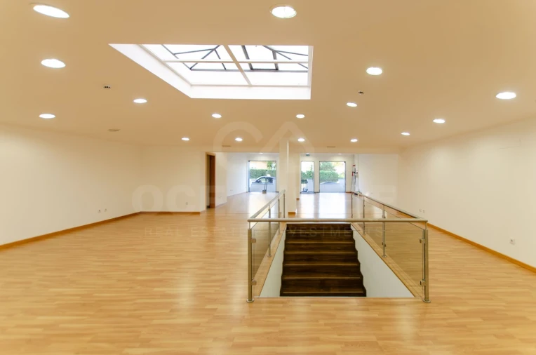 Loja para Arrendamento em São Domingos de Rana Foto 9