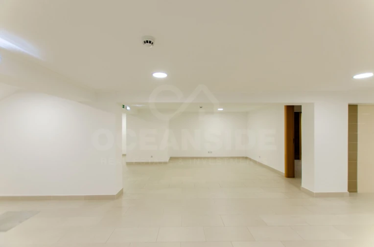 Loja para Arrendamento em São Domingos de Rana Foto 17