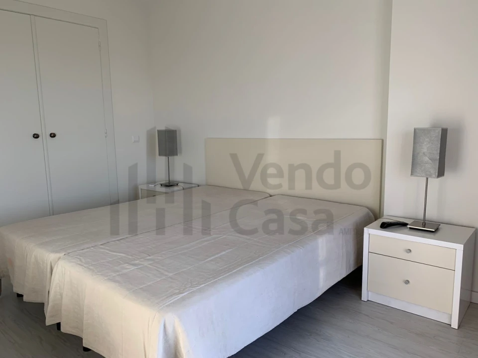 Apartamento T1 para Arrendamento em Quarteira Foto 4