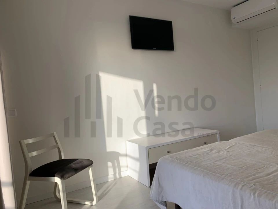 Apartamento T1 para Arrendamento em Quarteira Foto 5
