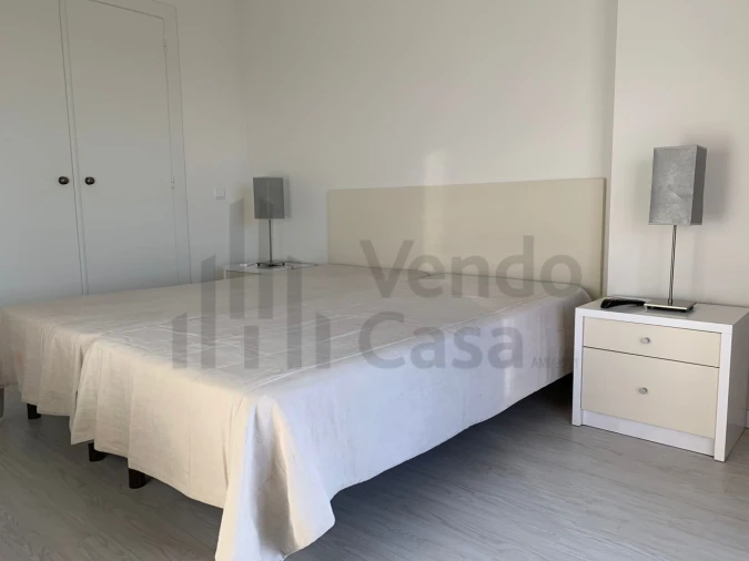 Apartamento T1 para Arrendamento em Quarteira Foto 3