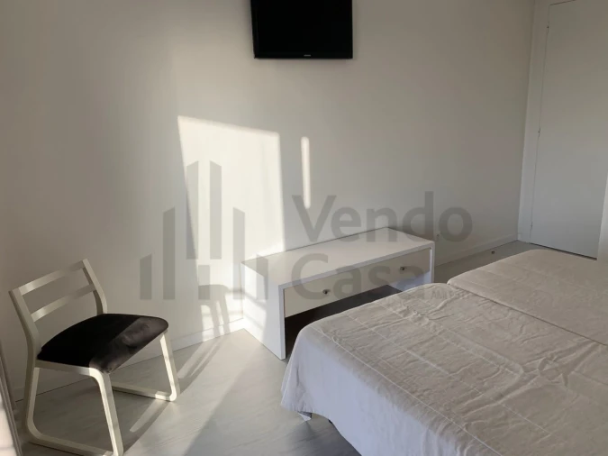 Apartamento T1 para Arrendamento em Quarteira Foto 6