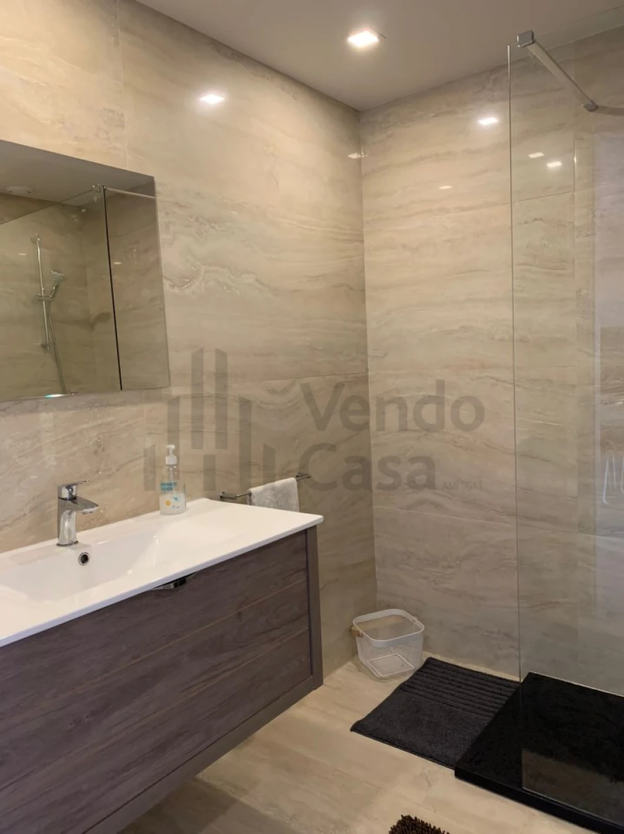 Apartamento T1 para Arrendamento em Quarteira Foto 17