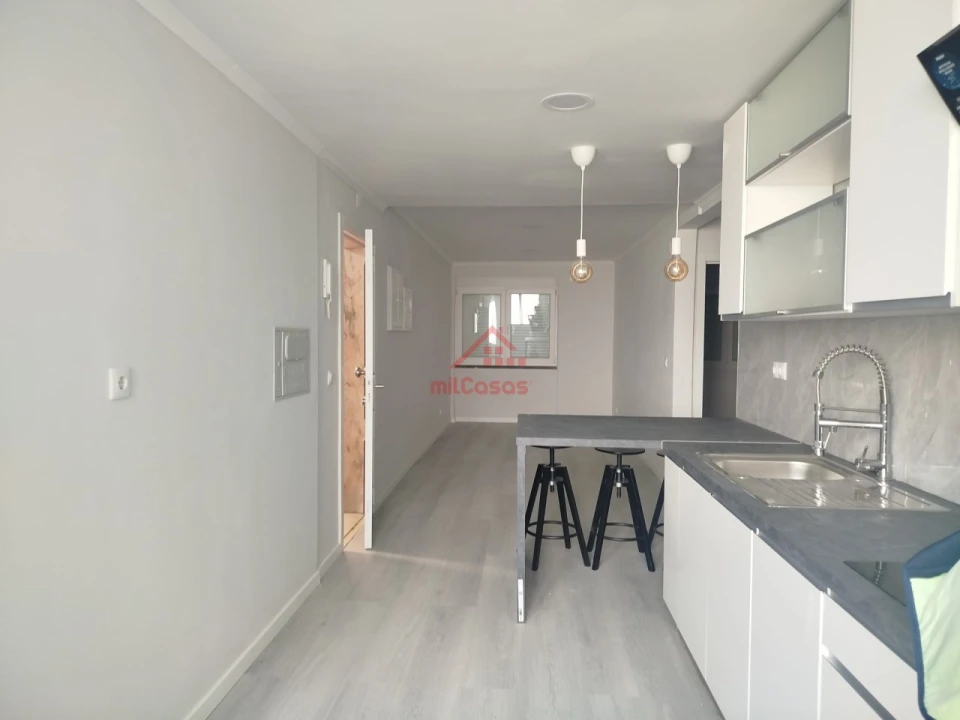 Apartamento T2 para Venda em Benfica Foto 1